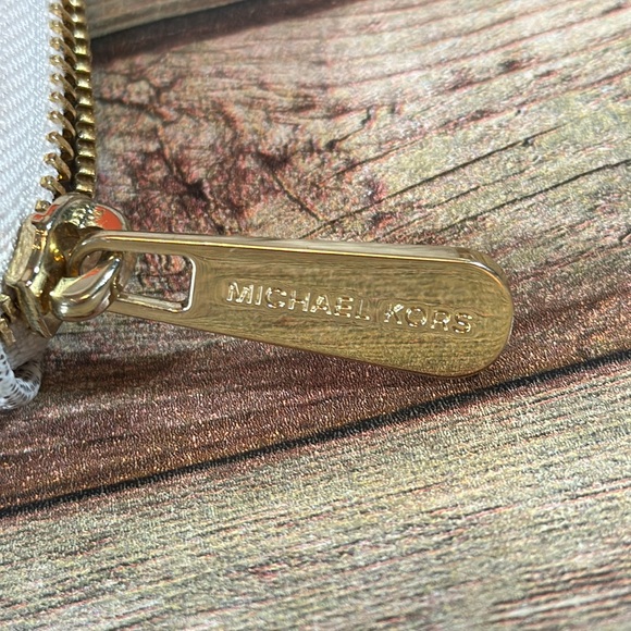 NWOT- Jet Set Medium Multifunction Pocket Tote Bag with Wallet - Picture 16 of 16